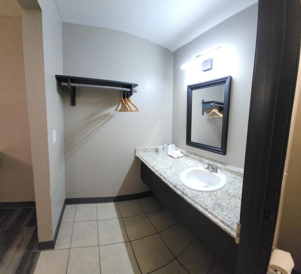 Queen Room - Disability Access